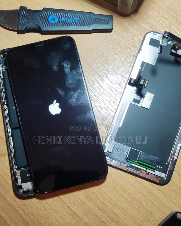 iPhone X Screen Replacement With True Tunes - main view