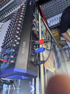 Si Kv120 Twelve Channels Powered Pro Mixer