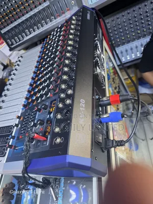 Si Kv120 Twelve Channels Powered Pro Mixer