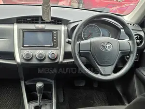 Toyota Corolla Fielder 2018 Silver