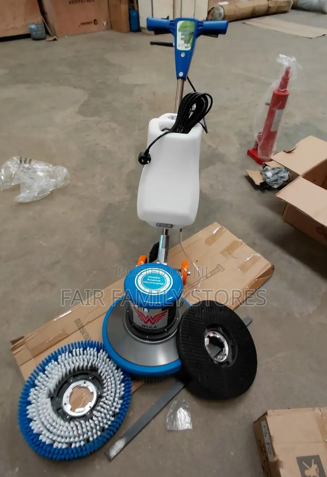 Italy Floor Scrubber and Carpet Cleaning Machine