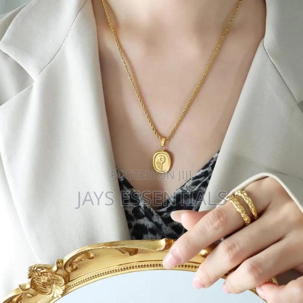 Elegant Hypoallergenic Necklaces - thumbnail 15