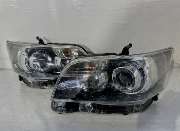 Toyota Rumion 2008 - 2009 Xenon Headlight