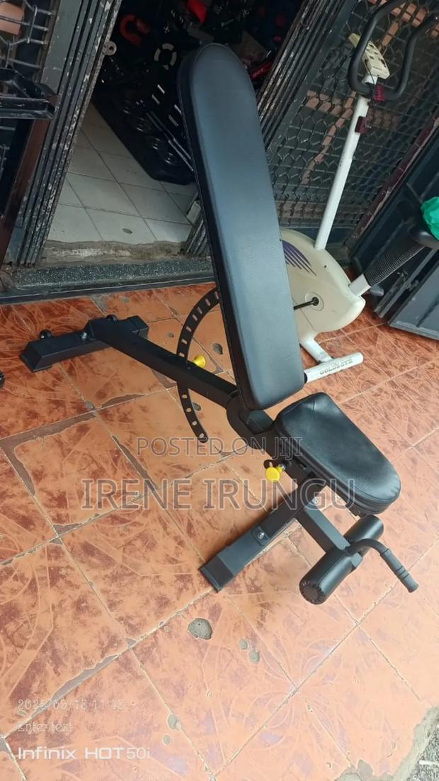 Curved , Sit Up Weights Bench - main view