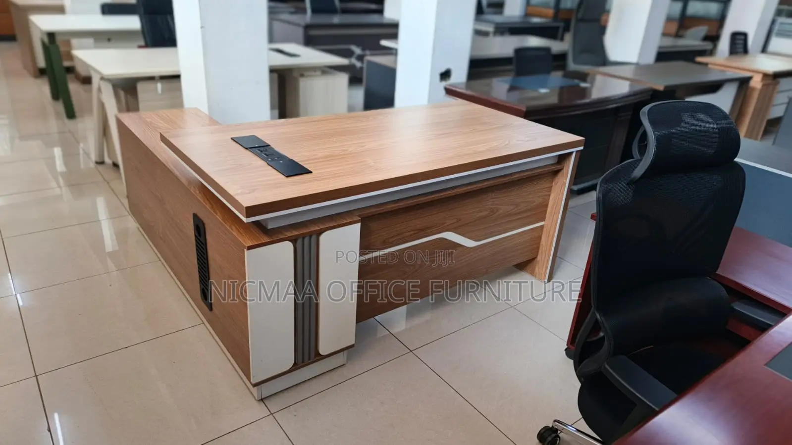 Sleek, Spacious Professional Advanced Desk