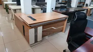 Sleek, Spacious Professional Advanced Desk