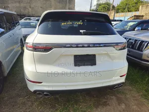Porsche Cayenne 2019 White