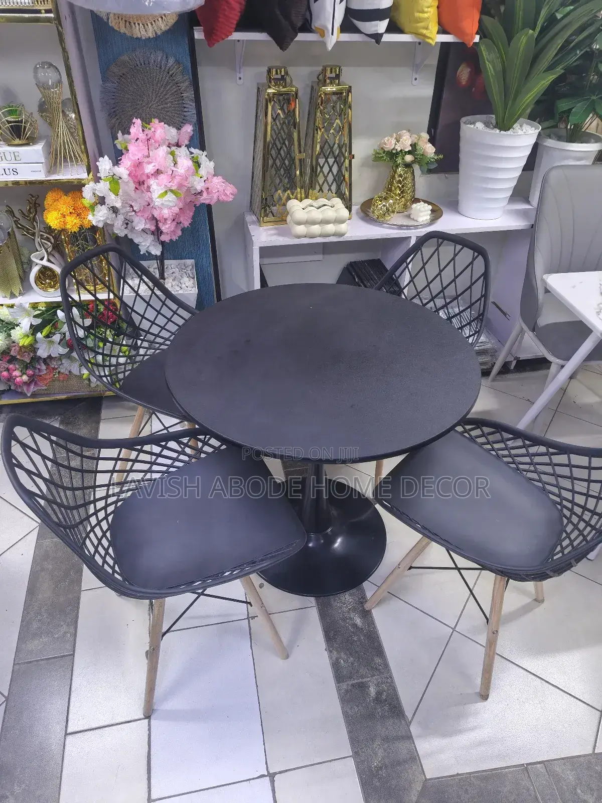 Black Round Tulip Dinning Table Set