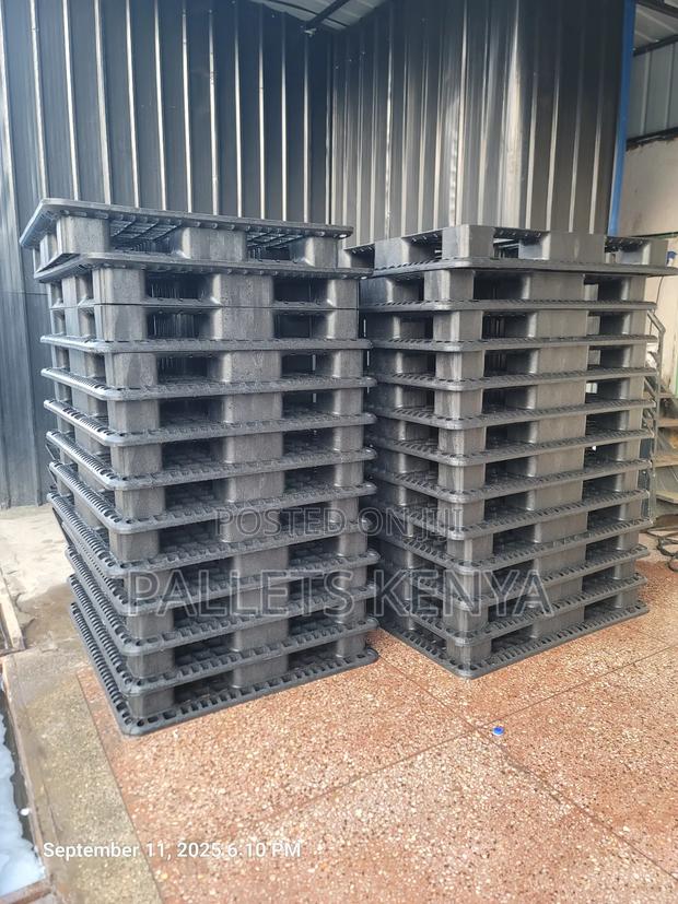 Black Hpde Plastic Pallets