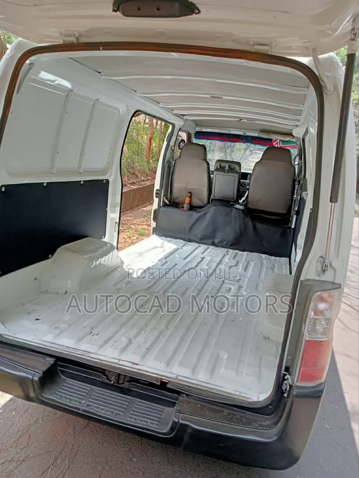 Nissan Caravan (Urvan) 2010 White
