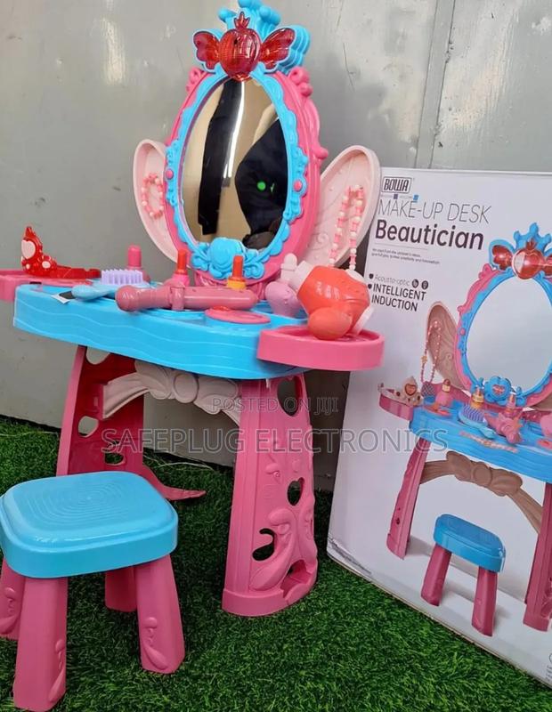 Baby Girl's Beautician Make-Up Desk for Playing