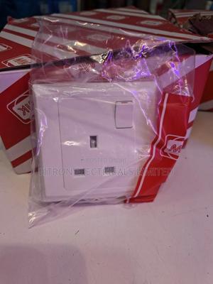 Mk Single Sockets 13a - thumbnail 2