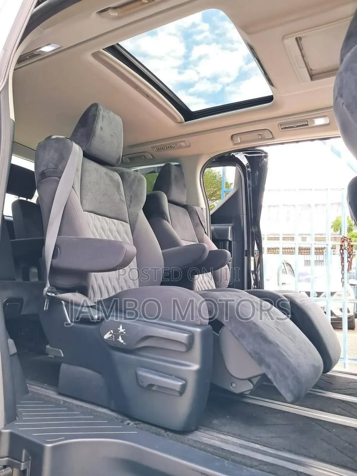 Toyota Alphard 2.5 Petrol FWD 2019 White