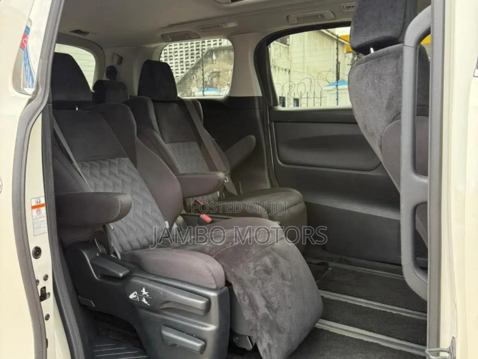 Toyota Alphard 2.5 Petrol FWD 2019 White