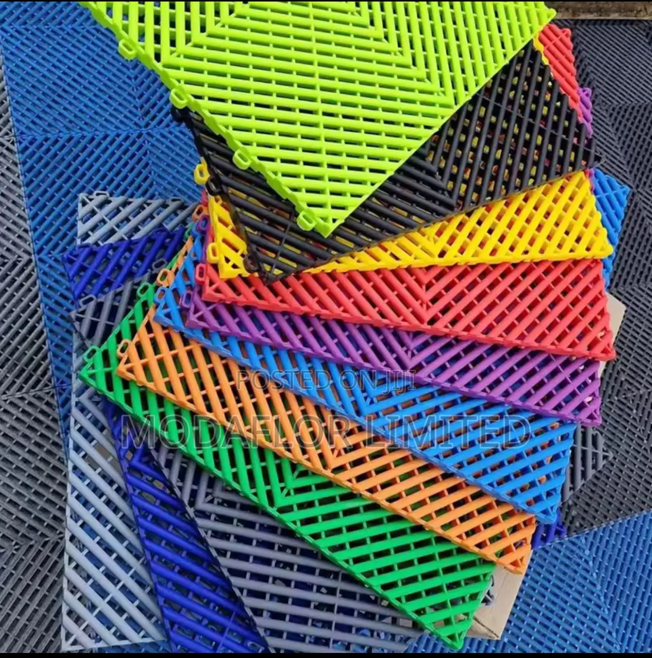 Heavy-Duty Interlocking Garage Mats – 400×400mm (18mm Thick)
