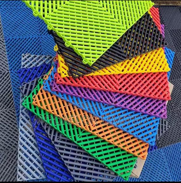 Heavy-Duty Interlocking Garage Mats – 400×400mm (18mm Thick)