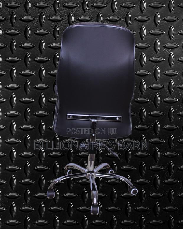 Pro-Grade Executive Leather Office Chair | Mesh Backrest - thumbnail 2