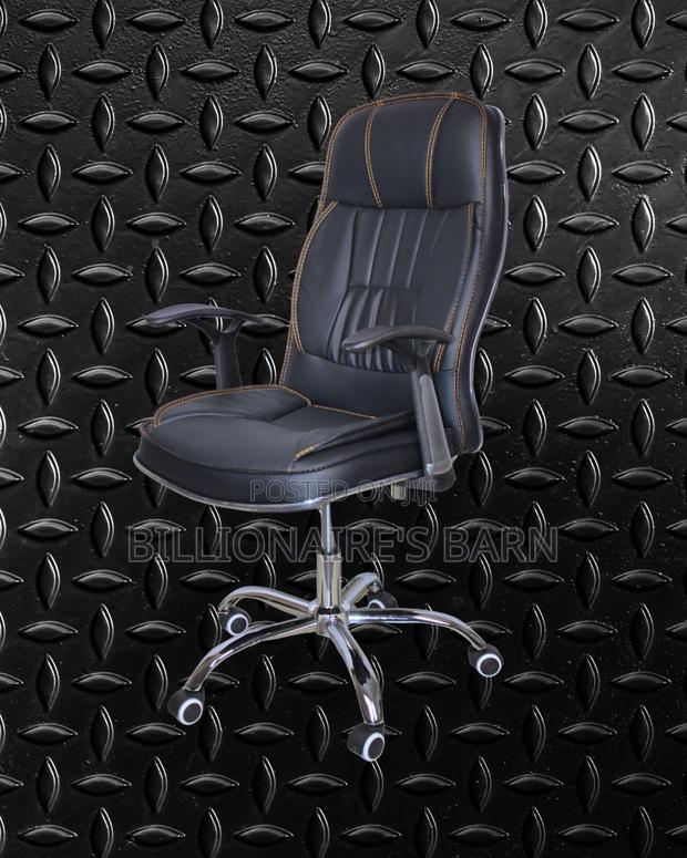 Pro-Grade Executive Leather Office Chair | Mesh Backrest - thumbnail 3