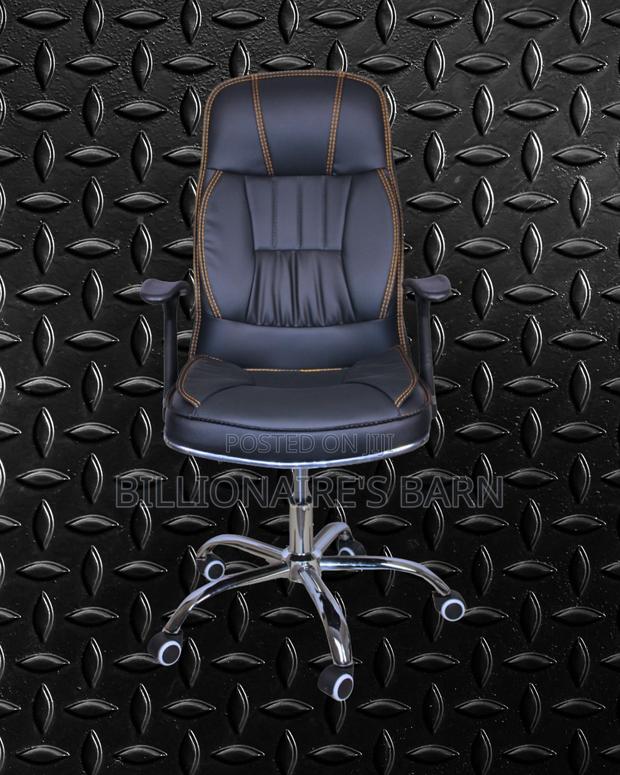 Pro-Grade Executive Leather Office Chair | Mesh Backrest - thumbnail 4