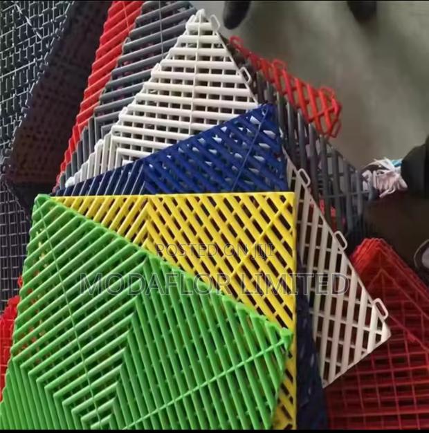 Long-Lasting Garage Flooring Mats – Easy Interlock Design - main view