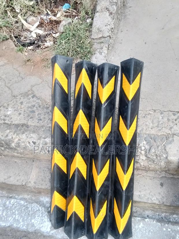 Heavy Duty Rubber Conner Guard - main view