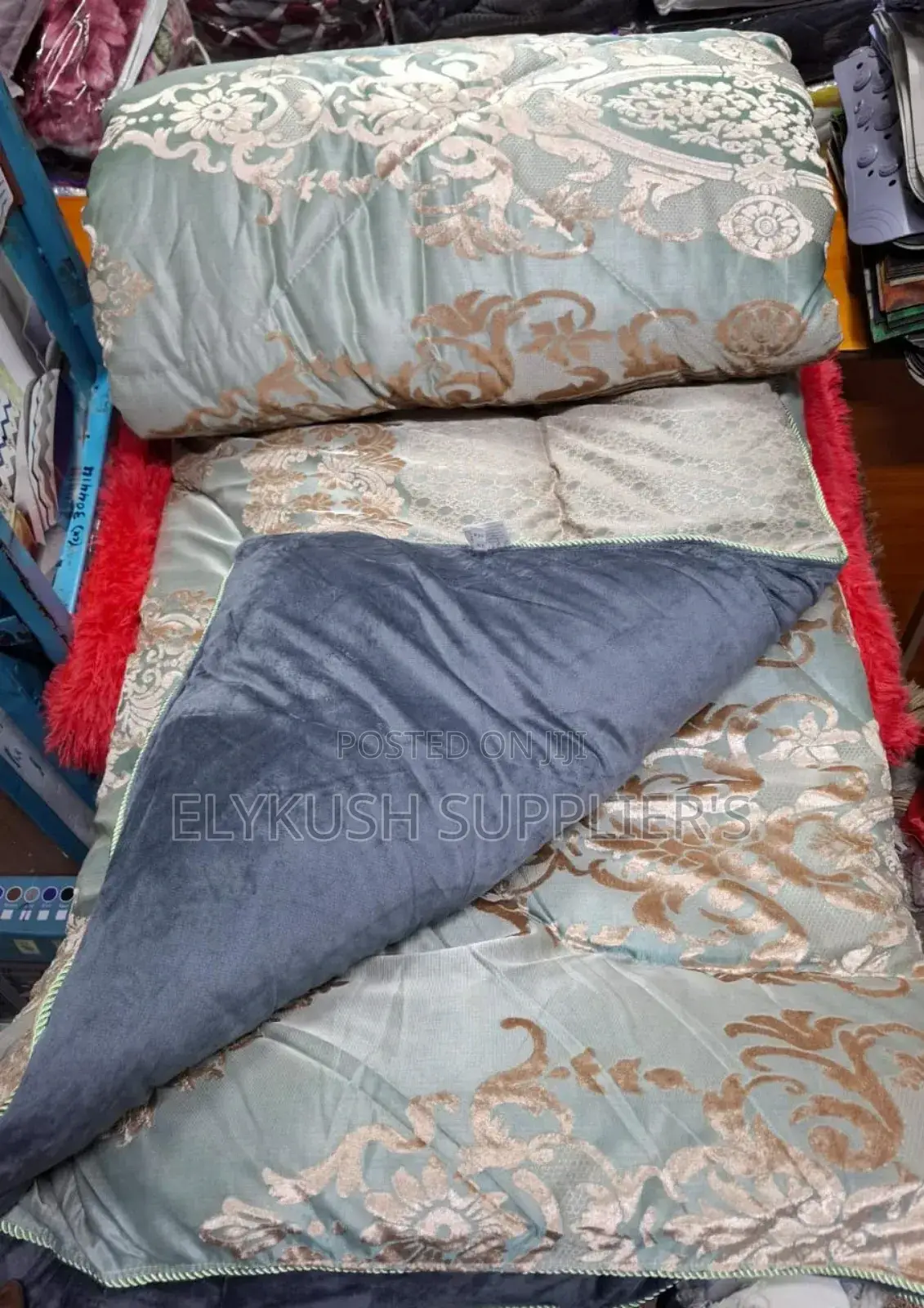 * (6pc)High Quality Silk Warm Duvets Available* Size: 6*6/6*7