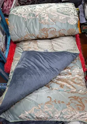 * (6pc)High Quality Silk Warm Duvets Available* Size: 6*6/6*7