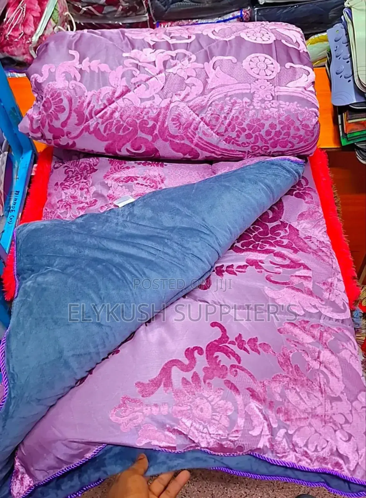 * (6pc)High Quality Silk Warm Duvets Available* Size: 6*6/6*7