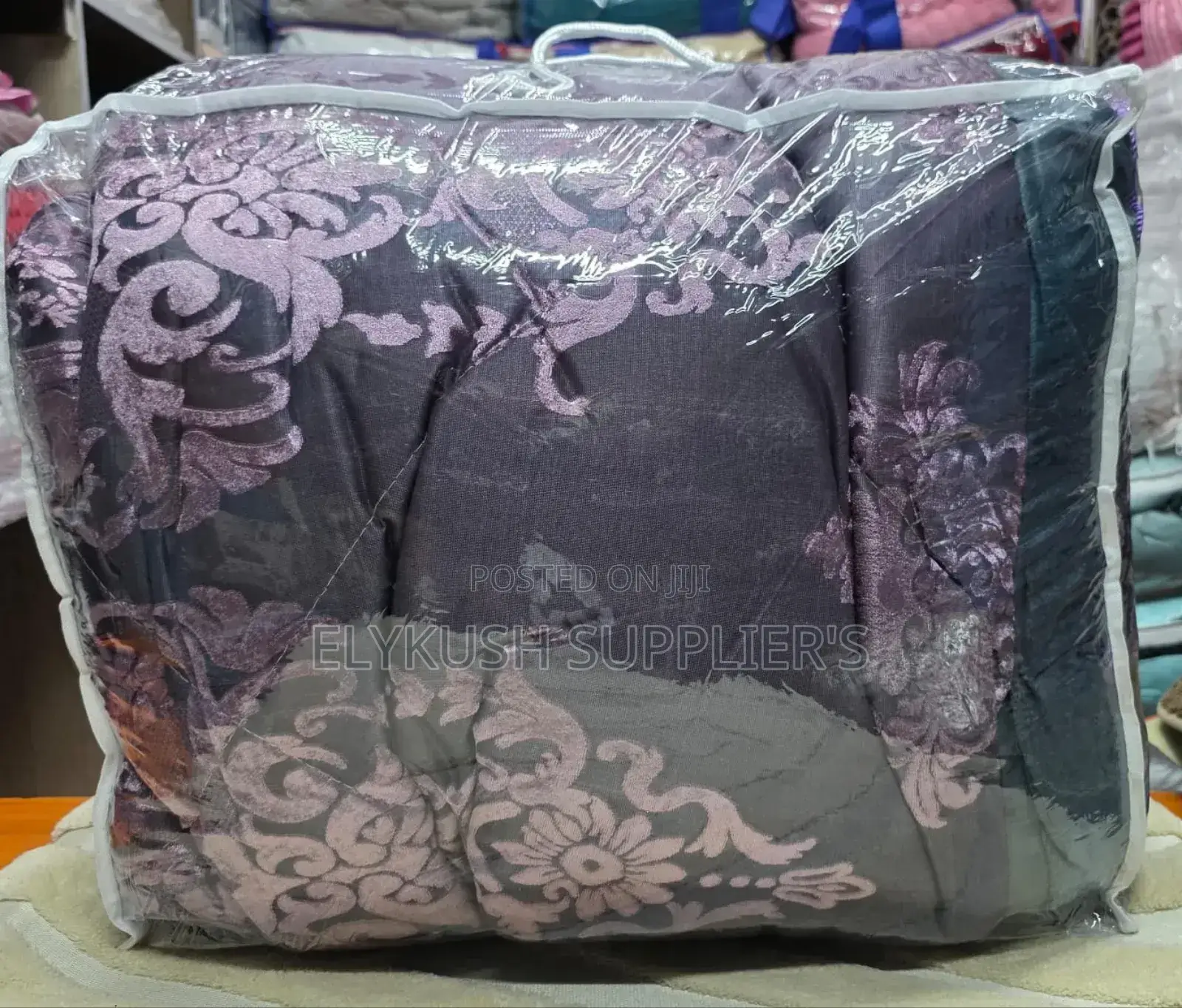 * (6pc)High Quality Silk Warm Duvets Available* Size: 6*6/6*7