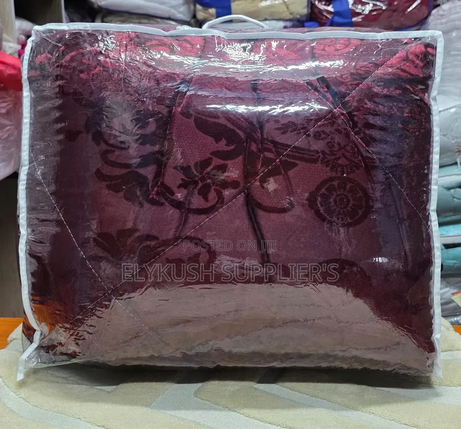 * (6pc)High Quality Silk Warm Duvets Available* Size: 6*6/6*7