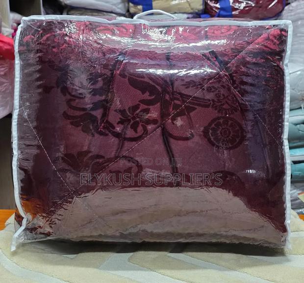* (6pc)High Quality Silk Warm Duvets Available* Size: 6*6/6*7 - thumbnail 8