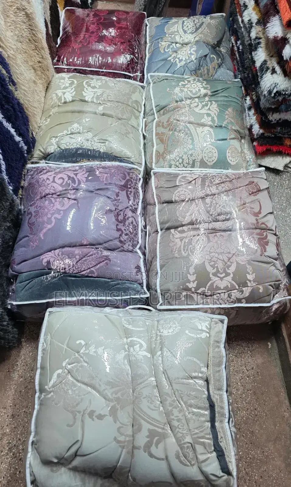 * (6pc)High Quality Silk Warm Duvets Available* Size: 6*6/6*7