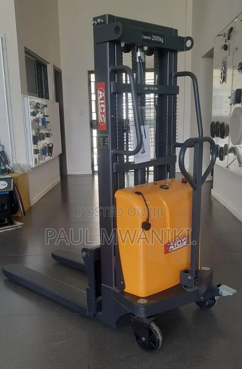 Semi Electric Stacker 2.0 Tonnes