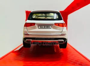Luxury Model Suv – Mercedes-Benz 580