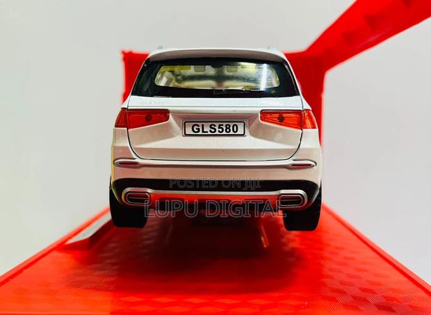 Luxury Model Suv – Mercedes-Benz 580