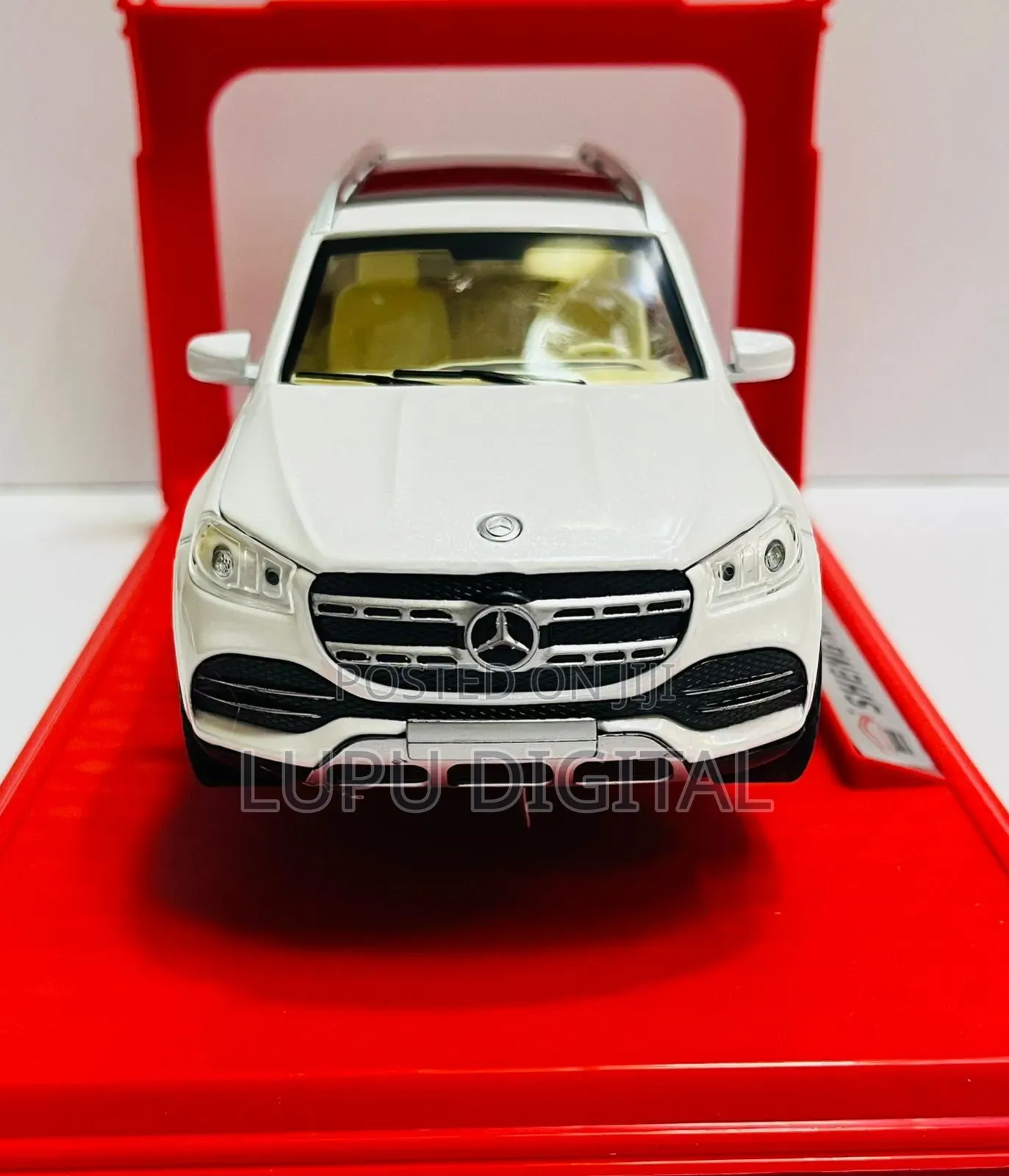 Luxury Model Suv – Mercedes-Benz 580