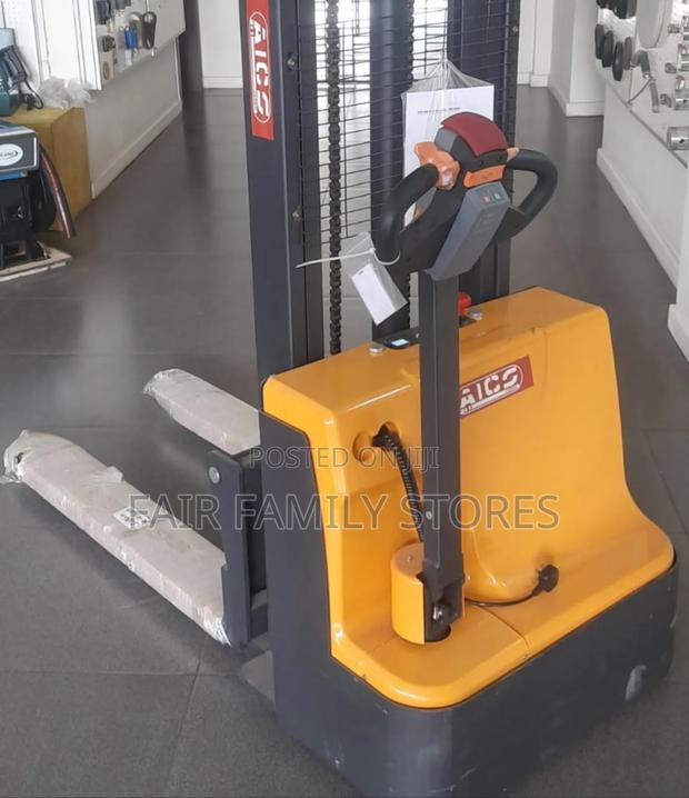 Electric Stacker 2000kgs - thumbnail 3