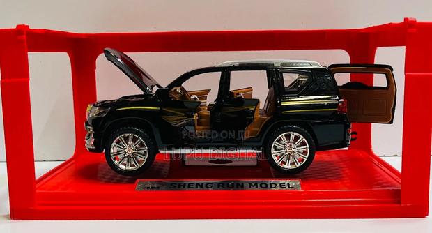 Luxury Model Car – Collector’S Edition - thumbnail 3