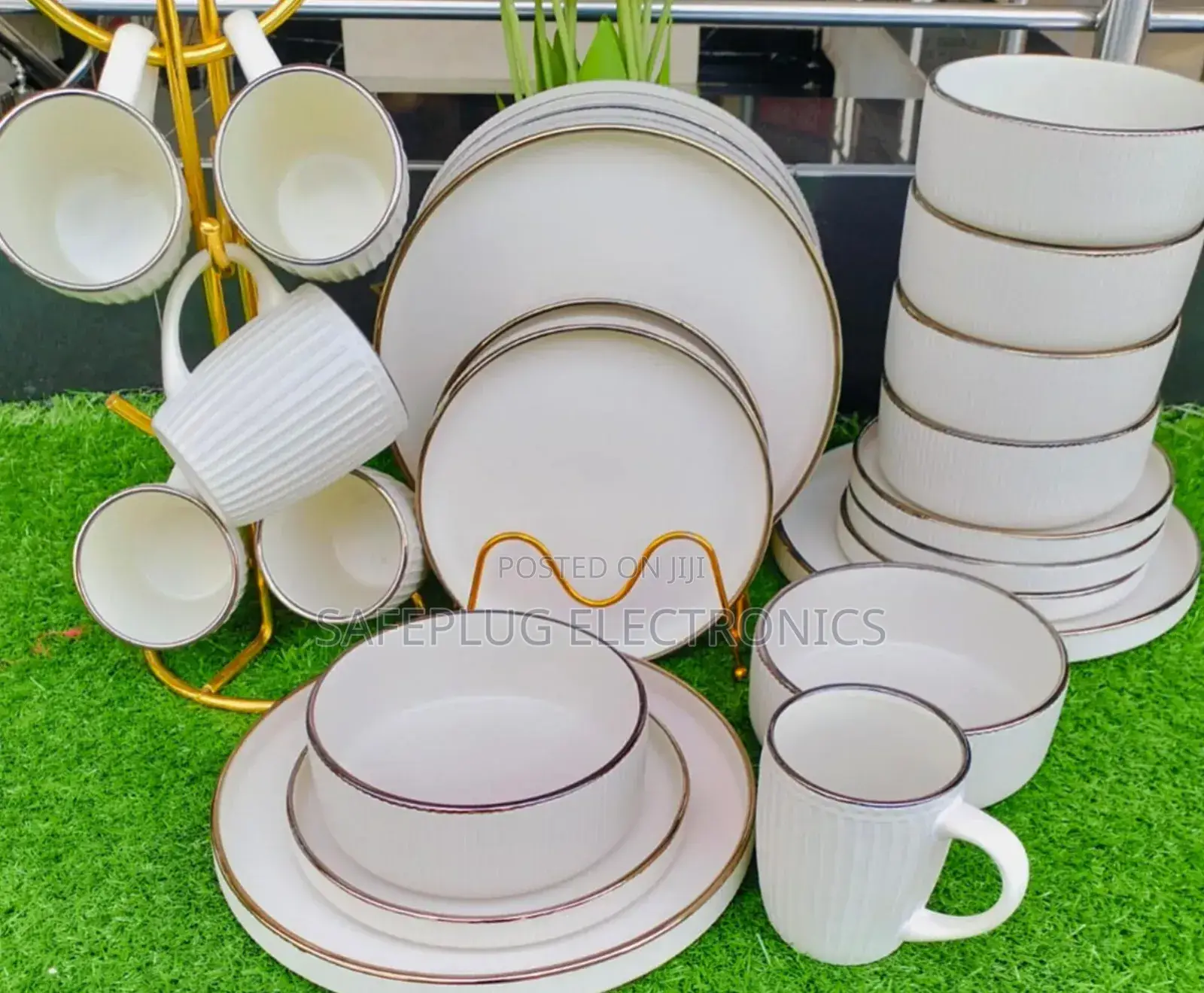 24pcs Gold Rimmed Trendy Ceramic Dinner Set