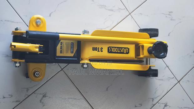 Heavy Duty Hydraulic Floor Jack - thumbnail 3