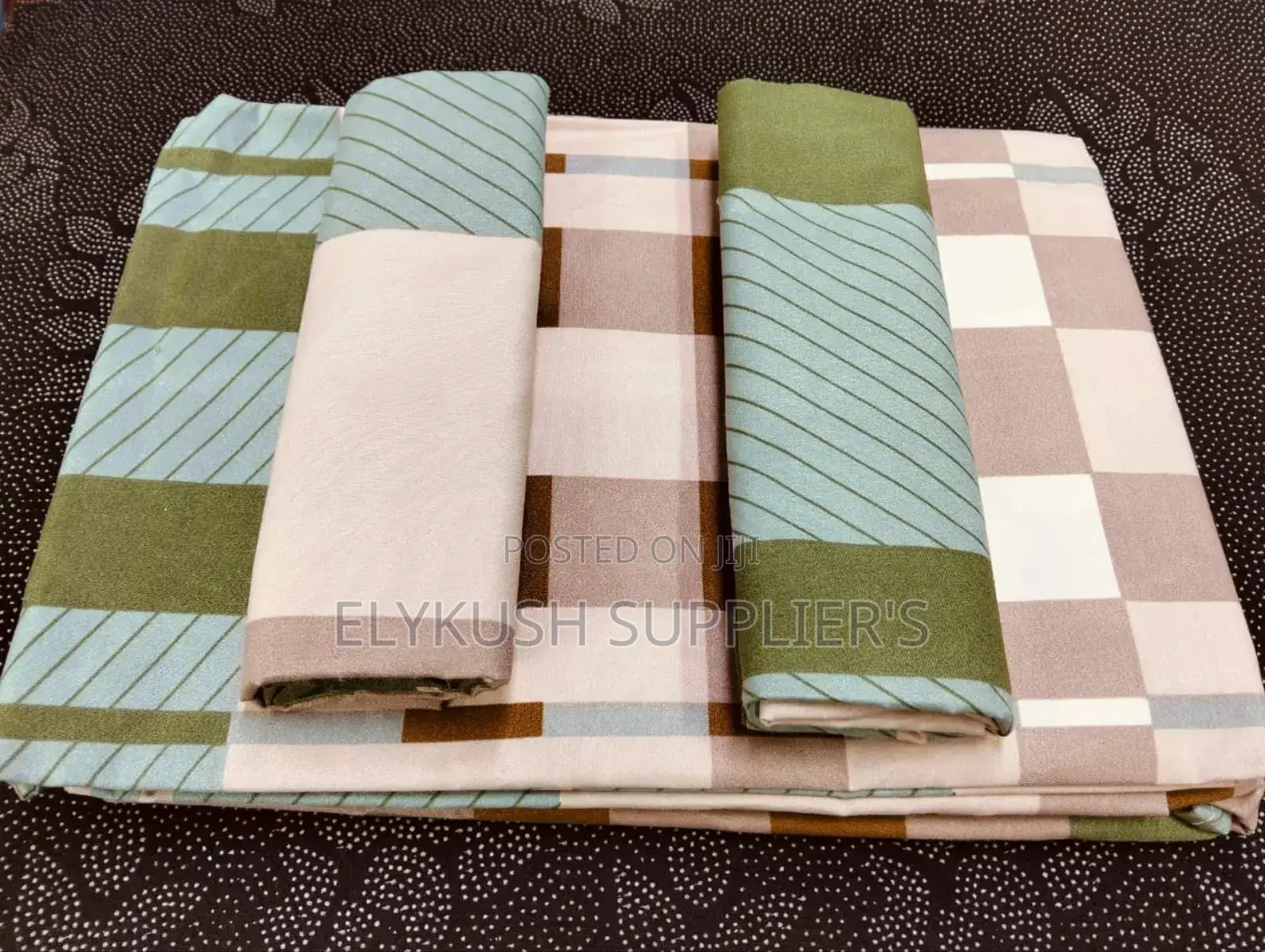  4 Pc Bedsheets 
2 PCS Bedsheets 
2 PCS Pillow Cases 
5x6