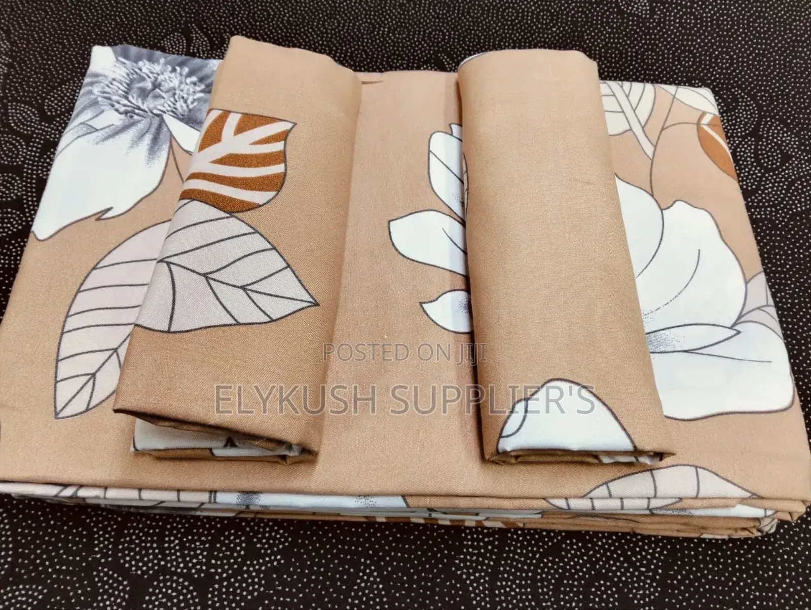  4 Pc Bedsheets 
2 PCS Bedsheets 
2 PCS Pillow Cases 
5x6
