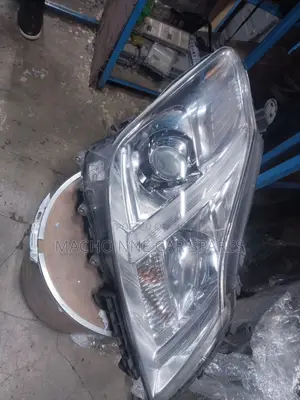 Toyota Crown 2010 Xenon Headlight (Clear Shade)