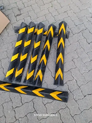 Heavy-duty Rubber Corner Guards With Reflective Yellow Safety Strips