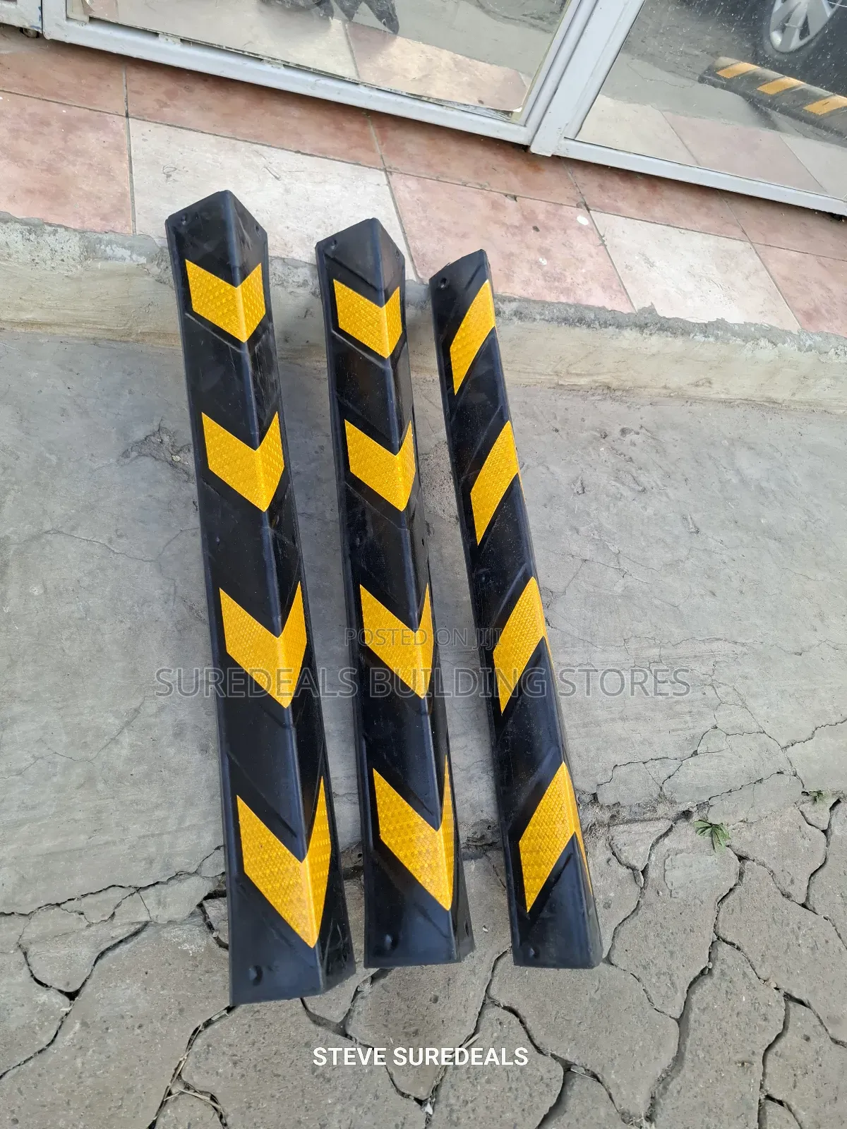 Heavy-duty Rubber Corner Guards With Reflective Yellow Safety Strips