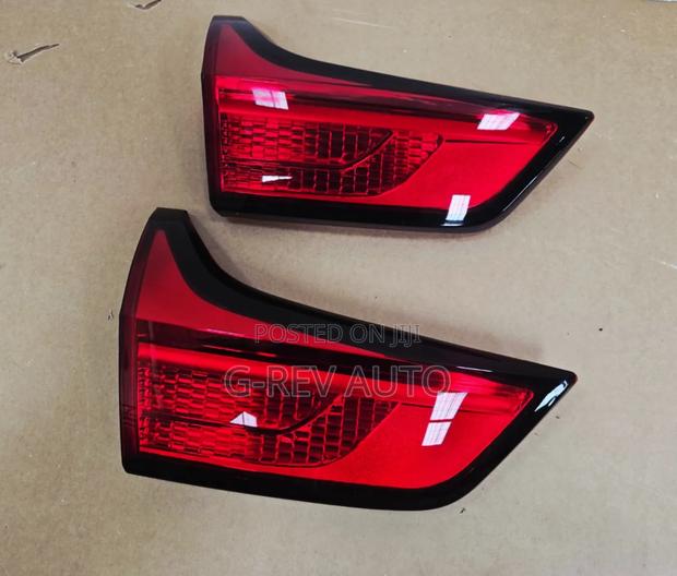 Toyota Fielder 165 Boot Reflector