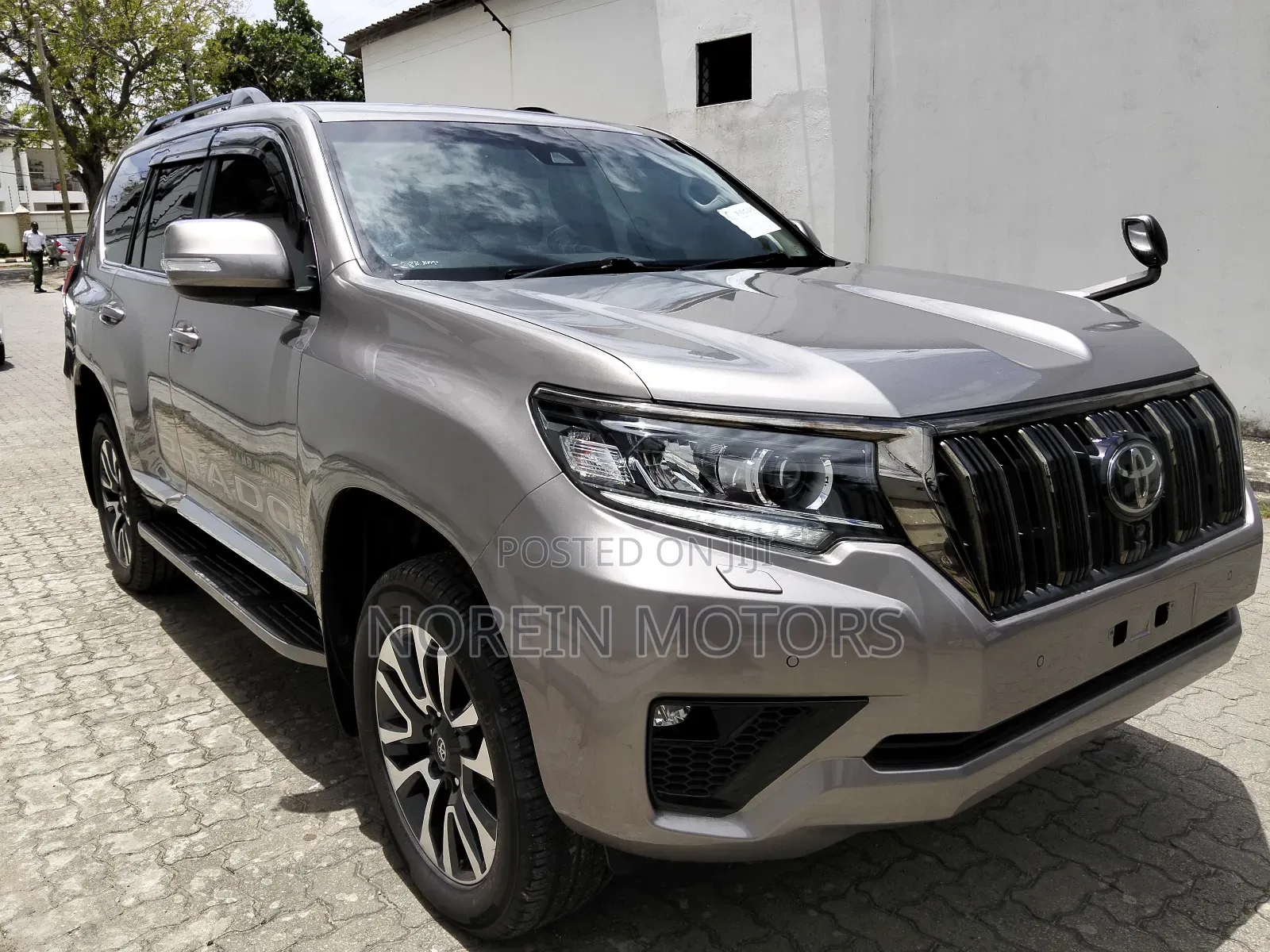 Toyota Land Cruiser Prado 2022 Silver