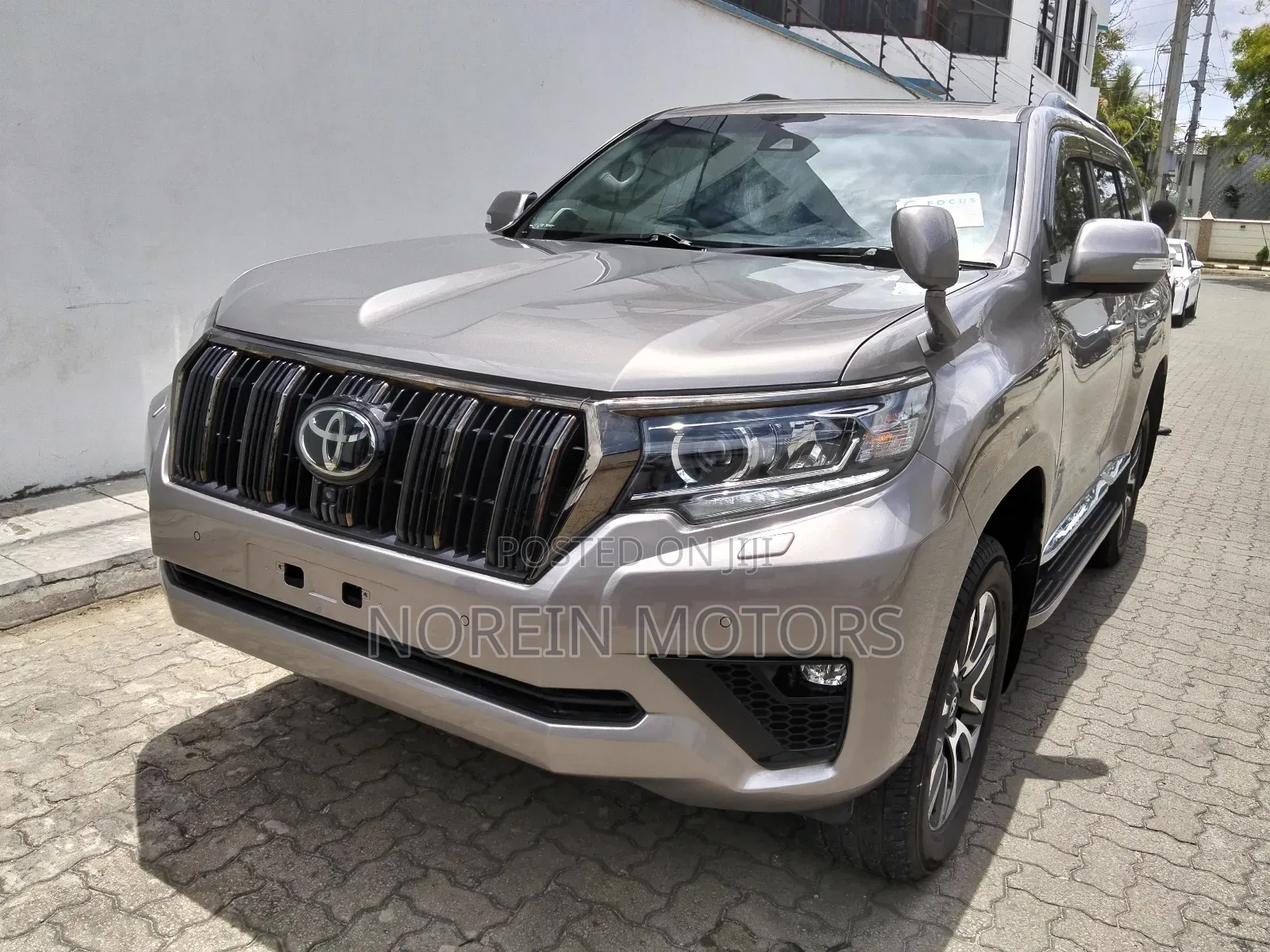 Toyota Land Cruiser Prado 2022 Silver