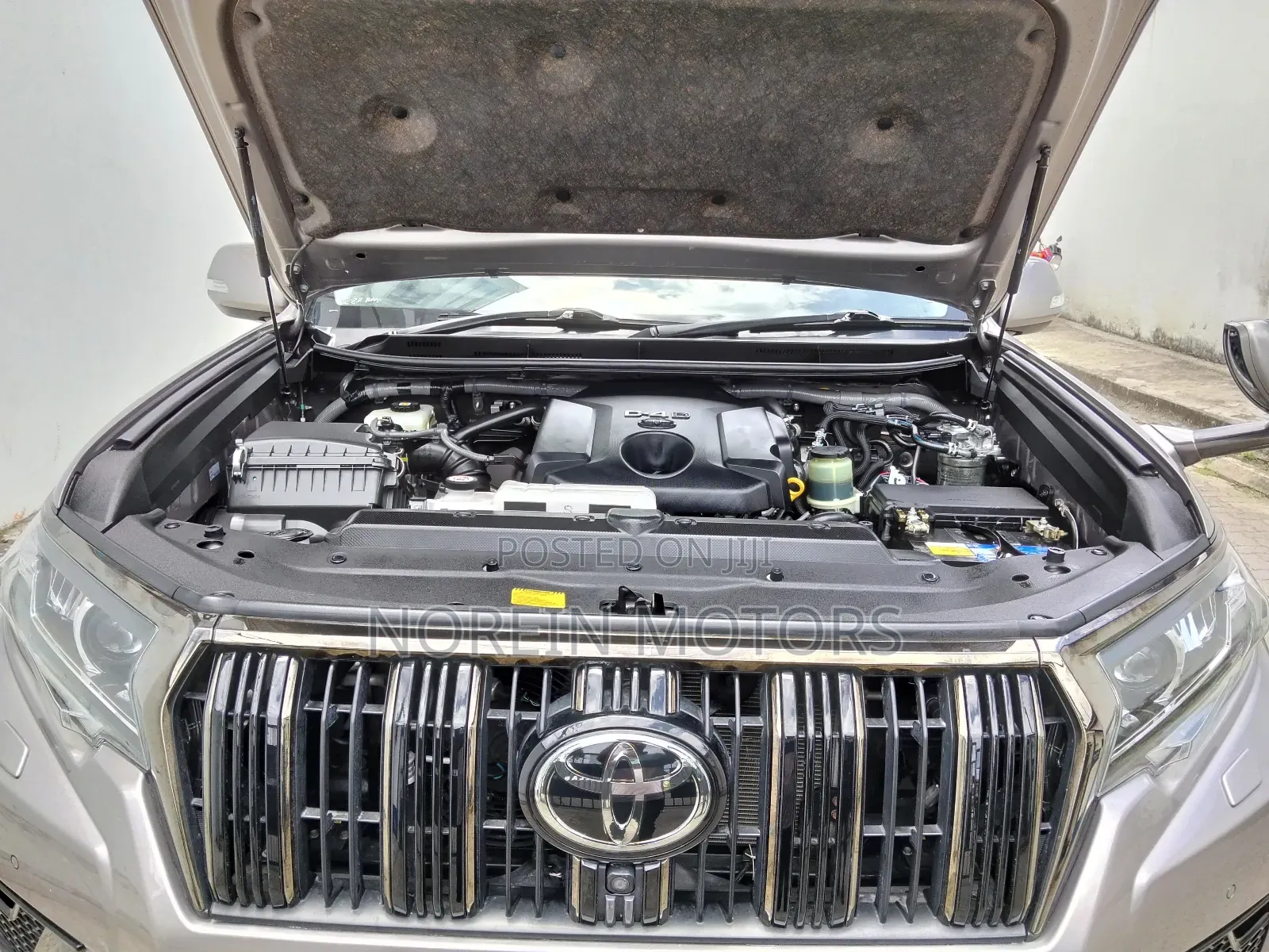 Toyota Land Cruiser Prado 2022 Silver