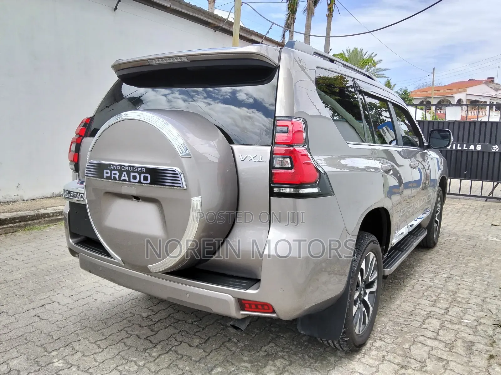 Toyota Land Cruiser Prado 2022 Silver